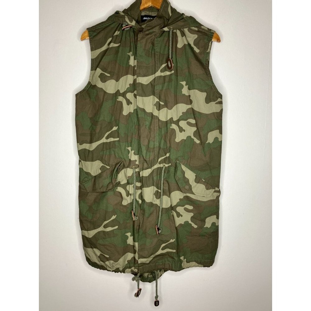 Ashley Mason Women's Medium Sleeveless Camo Camouflage Light Jacket
